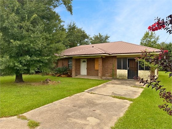 511 Morris St, Waveland, MS 39576