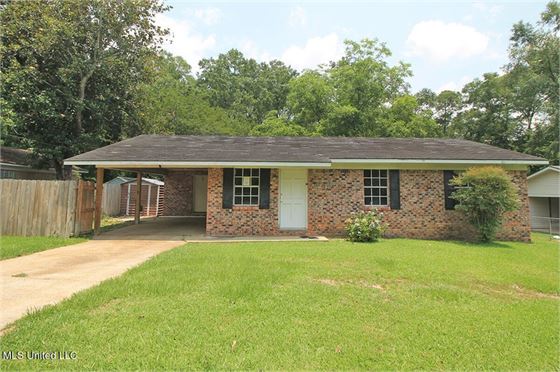 127 Woodland Dr, Lucedale, MS 39452