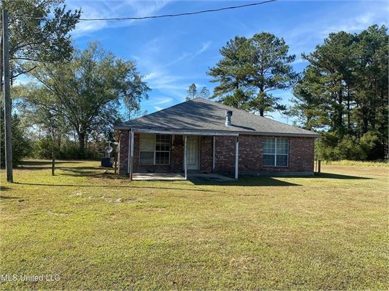 112 Pap Armstrong Rd, Wiggins, MS 39577